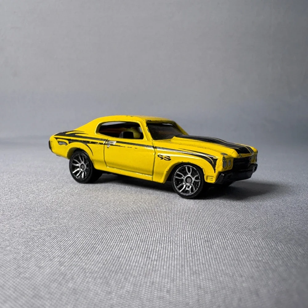 Hot Wheels 1970 Chevelle SS Yellow Black Stripes 1998 Mattel Diecast Car 1/64